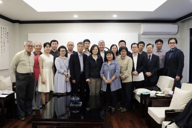 回应环团诉求，总统蔡英文允编列20亿“海洋绿色措施”研拟“农渔共聘”解决缺工