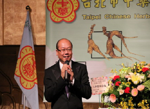 中药公会理事长朱溥霖‘中药经营・创新突破’公益演讲
