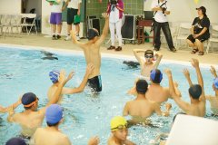 温水泳池开幕台西乡民佳音