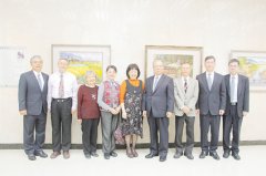 土地银行“天地蕴诗情-梁惠敏画展”热闹登场
