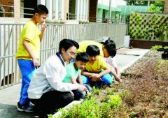 绿屋顶植栽南隘学童最快乐的事