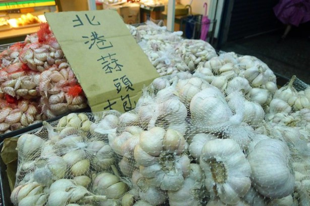 盘商联合压低价格蒜价低迷政府治标不治本