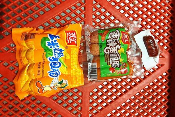 惊见中国肉品三件再闯关！桃园机场三中籍旅客携带肉品入台，2件猪肉1件鸡肉肠