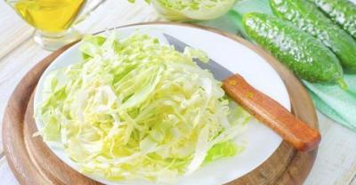 儿童睡前故事 不想吃蔬菜的小白兔