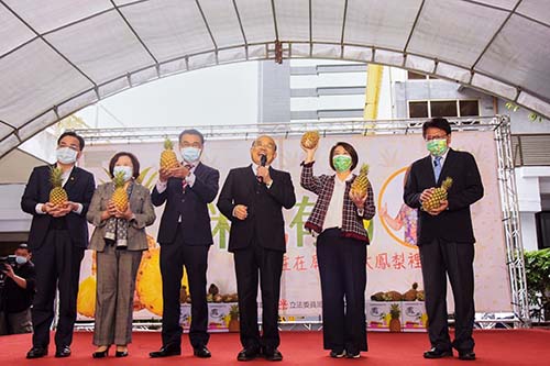 出席立院屏东金钻凤梨推广活动苏揆挺农民